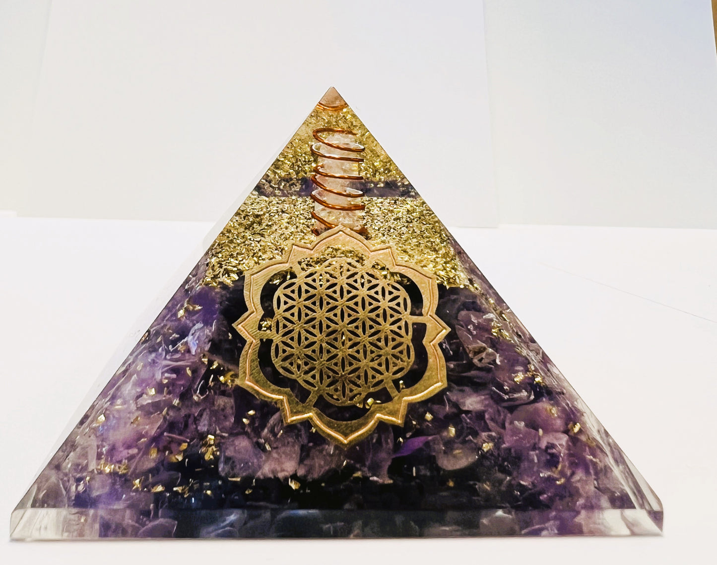 Amethyst-Orgonite-Pyramid