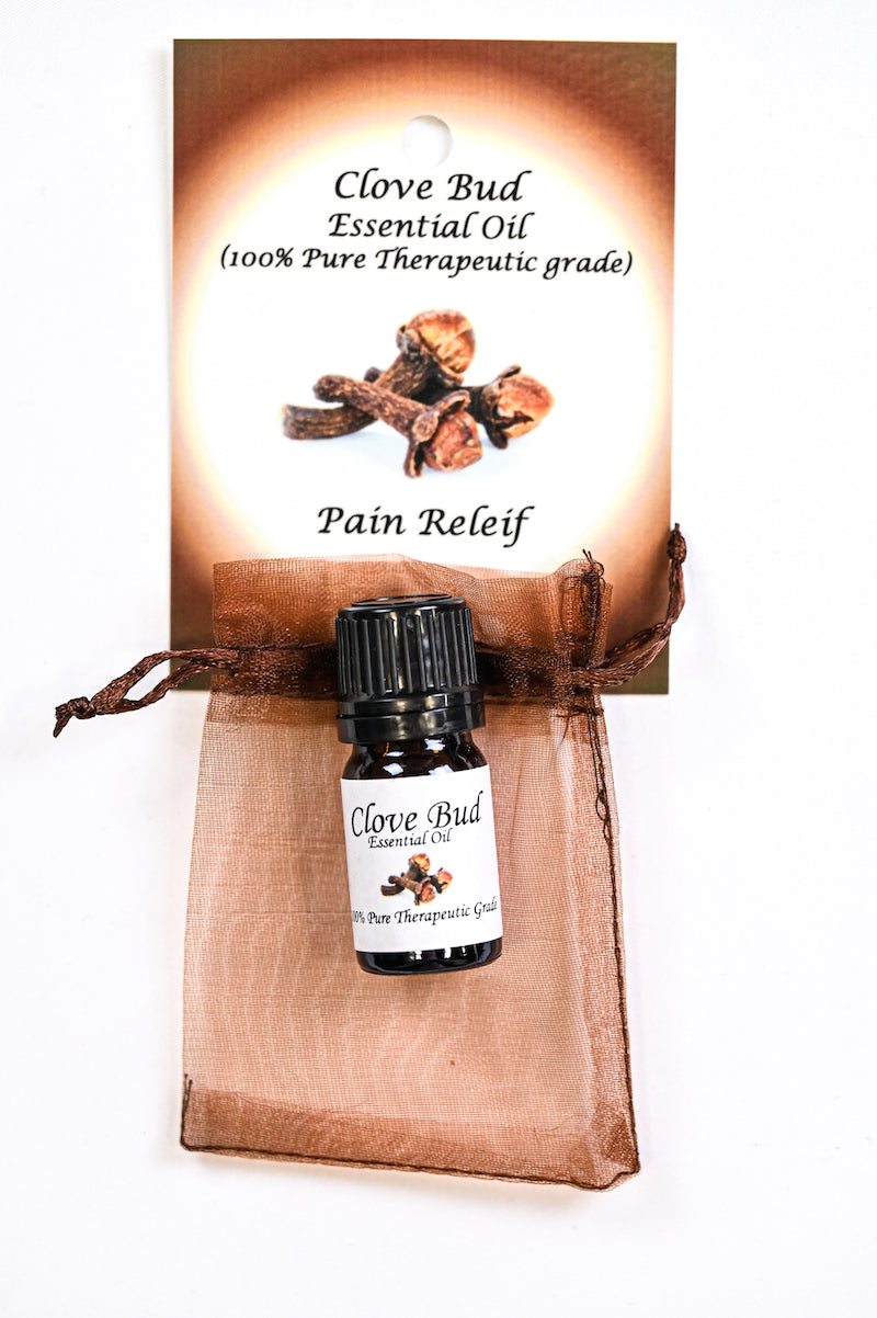 Clove-Bud-Essential-Oil-with-Beautiful-Diffuser-Flower