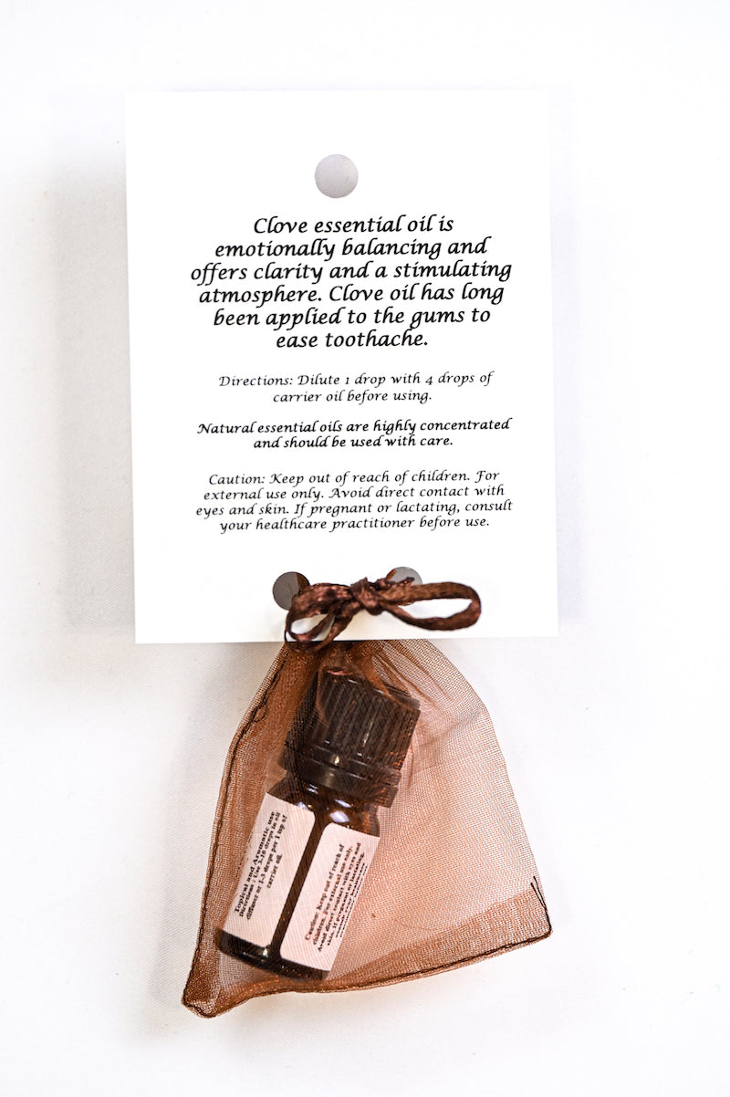 Clove-Bud-Essential-Oil-with-Beautiful-Diffuser-Flower